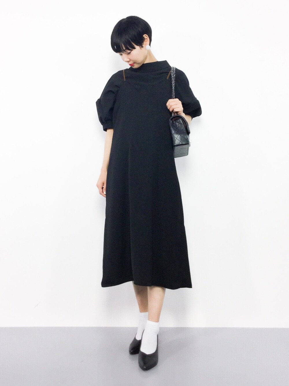 「ワンピース、クラシカル、黒、パーティースタイル、キレイめ、レトロ、二次会、シンプルコーデ、キャミワンピ、SENSE OF PLACE by URBAN RESEAR」｜「SENSE OF PLACE by URBAN RESEARCHのロングキャミワンピース（ワンピース、ブラック系）」を使った、ambiさん（レディース・160cm）の夏コーディネートの1枚目の写真