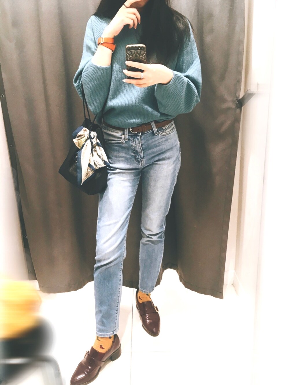 「ootd、ニット、ジーンズ、大人カジュアル、秋冬コーデ、通勤コーデ、低身長、murua、moussy、UNIQLO U」｜「UNIQLOのアイテム（ニット/セーター、グリーン系）」を使った、🥘Achernarx🦉さん（レディース・161cm）の秋コーディネートの1枚目の写真