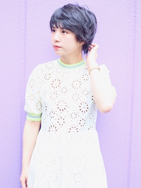 「ネオンイエロー」｜「アイテム（アナログ腕時計）」を使った、光永さん（レディース・159cm）の夏コーディネート