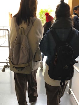 「GREGORY（グレゴリー）のGREGORY グレゴリー CLASSIC クラシック DAYPACK デイパック 651691041 リュック バックパック アウトドア ユニセックス（バックパック/リュック、ブラック系）」を使った、marrrinさん（レディース・153cm）の春コーディネート