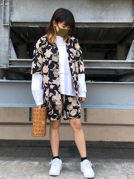 「DANKE SCHON（ダンケシェーン）のアイテム（シャツ/ブラウス、ブラック系）」を使った、マツモトさん（レディース・161cm）の夏コーディネート