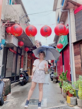 「H&M（エイチ・アンド・エム）のアイテム（スカート、ホワイト系）」を使った、Amber Yeさん（レディース・159cm）の夏コーディネート