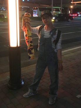 「ライブ」｜「アイテム（サロペット/オーバーオール）」を使った、チーズさん（メンズ・163cm）の春コーディネート
