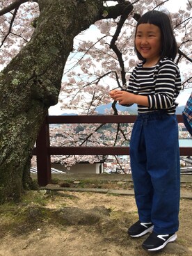 「petit main（プティマイン）のアイテム（デニムパンツ、ブルー系）」を使った、kumingさん（レディース・163cm）の春コーディネート