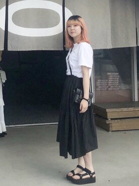 「Teva（テバ）のTeva / プラットフォーム ユニバーサル（サンダル）」を使った、サキマチダ🌹シンガーソングライターさん（レディース・157cm）の秋コーディネート