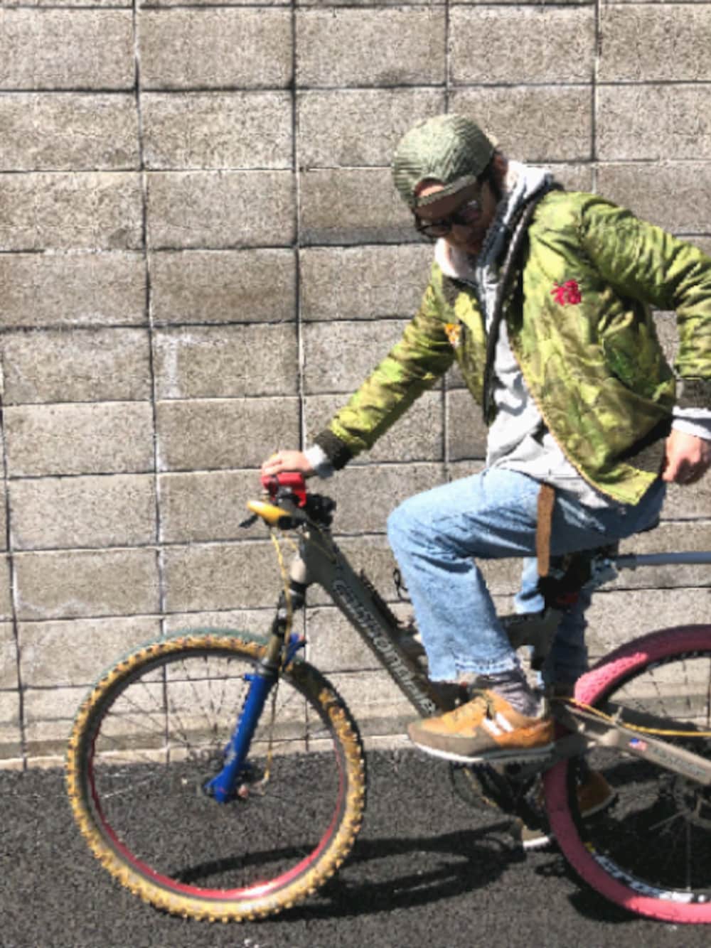 「ベトジャン、リメイク、春コーデ、ボアパーカー」｜「inkのアイテム（スカジャン、グリーン系）」を使った、yosukeさん（メンズ・168cm）の春コーディネートの1枚目の写真