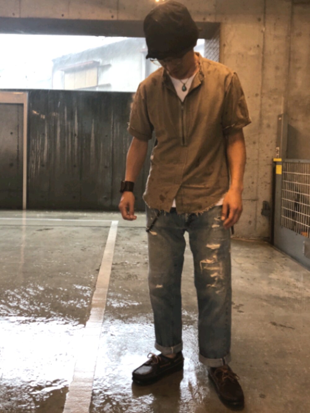 「古着、リメイク、ダメージデニム、キャップ、大人コーデ、ハーフジップ、モカシン、チェーン」｜「Re:makeのアイテム（トップス、グリーン系）」を使った、yosukeさん（メンズ・168cm）の夏コーディネートの1枚目の写真