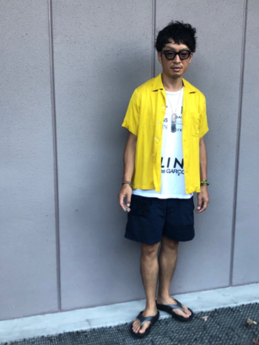 「オープンカラーシャツ、ボーリングシャツ、ロゴT、ショートパンツ、ハーフパンツ、サンダル、サングラス、夏コーデ、シャツスタイル、古着MIX」｜「TEN STRIKEのアイテム（シャツ/ブラウス、イエロー系）」を使った、yosukeさん（メンズ・168cm）の夏コーディネートの1枚目の写真