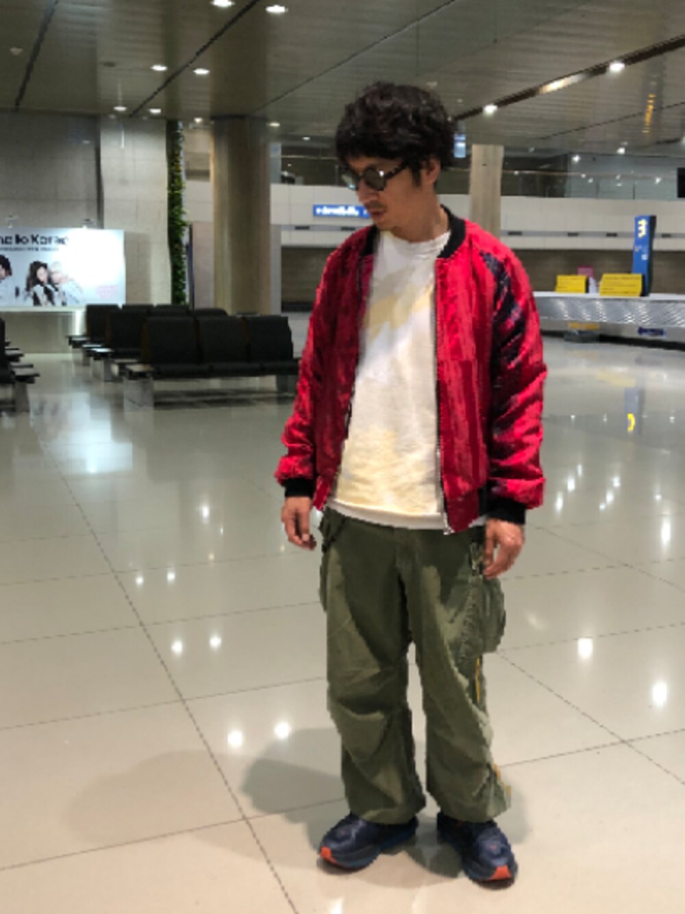 「やっぱりストリートが好き、トラックジャケット、ワイドパンツ、リメイク、タイダイ柄、ダッドスニーカー、韓国、秋コーデ、チェック柄」｜「SASQUATCHfabrix.のSASQUATCHFABRIX ORIENTAL SLEEVE SWEAT（Tシャツ/カットソー、ホワイト系）」を使った、yosukeさん（メンズ・168cm）の秋コーディネートの1枚目の写真