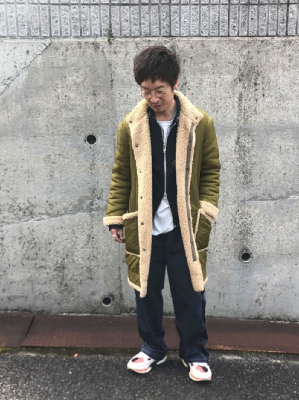 「冬コーデ、ワイドパンツ、サテンパンツ、ダッドスニーカー、ボアコート、newman、クラシックメガネコーデ、スポーツミックス、ミリタリーコート、冬アウター着回しチャレンジ」｜「JUNYA WATANABE MANのアイテム（ライダースジャケット、ブラック系）」を使った、yosukeさん（メンズ・168cm）の冬コーディネートの1枚目の写真