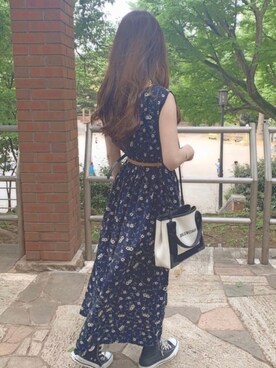 「小花柄ワンピース」｜「アイテム（スニーカー）」を使った、E R I  *さん（レディース・150cm）の春コーディネート