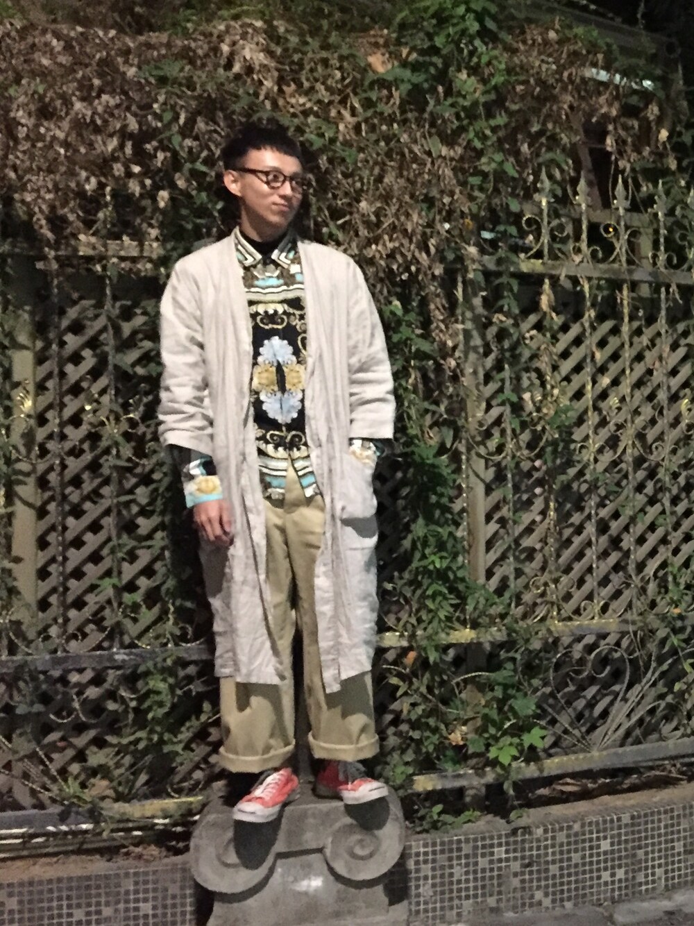 「古着」｜「H&Mのアイテム（トレンチコート、ベージュ系）」を使った、酥提佐さん（メンズ・174cm）の春コーディネートの1枚目の写真