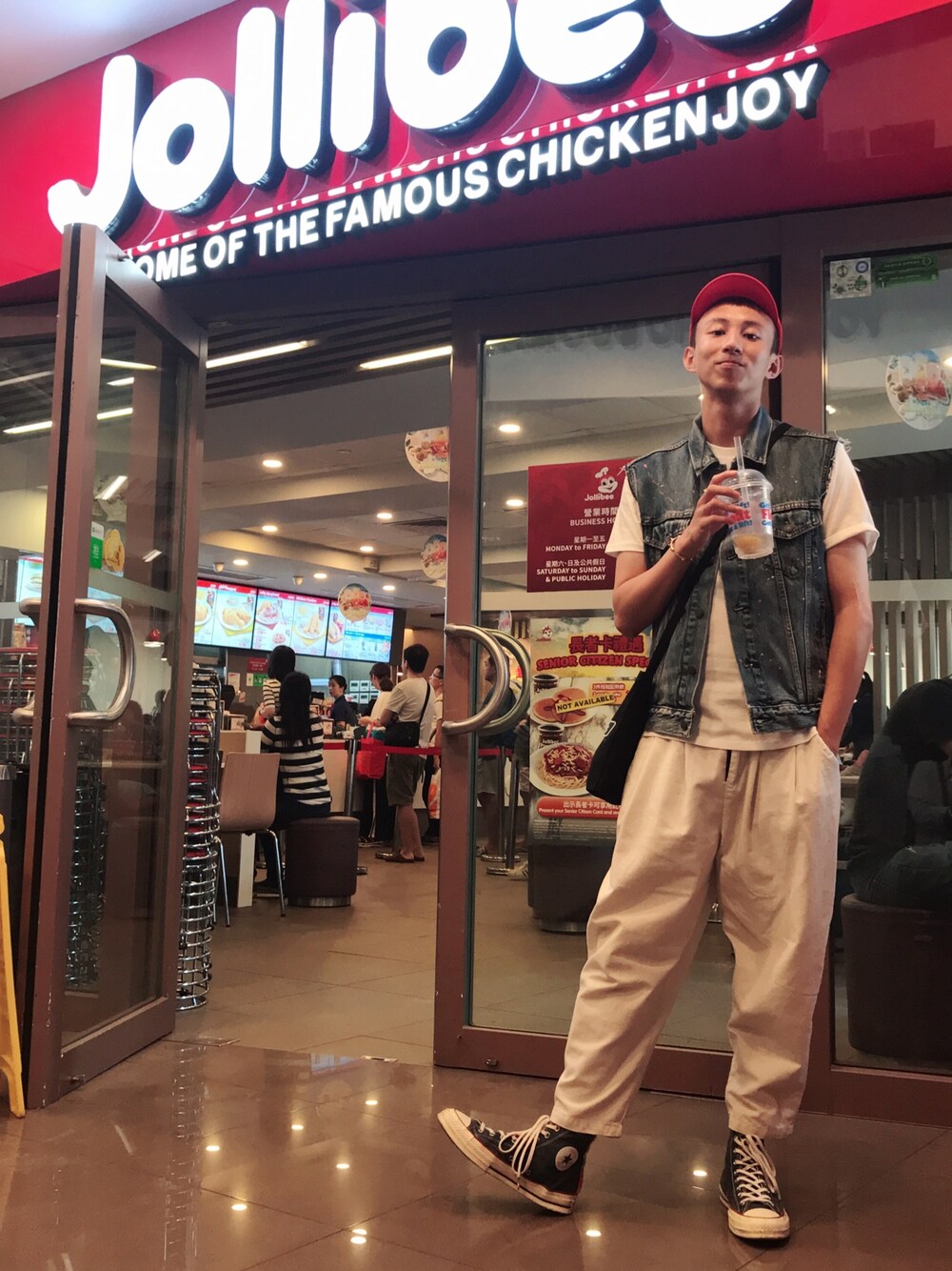 「休日スタイル」｜「levisのアイテム（デニムジャケット、ブルー系）」を使った、酥提佐さん（メンズ・174cm）の夏コーディネートの1枚目の写真