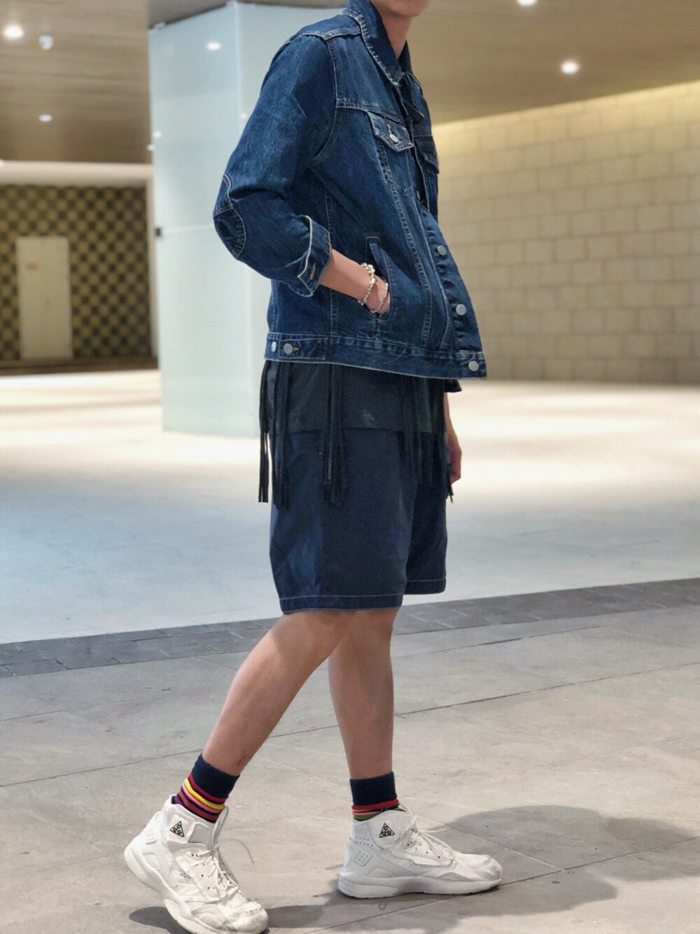 「秋コーデ」｜「UNIQLOのアイテム（その他パンツ、ブルー系）」を使った、酥提佐さん（メンズ・174cm）の秋コーディネートの1枚目の写真