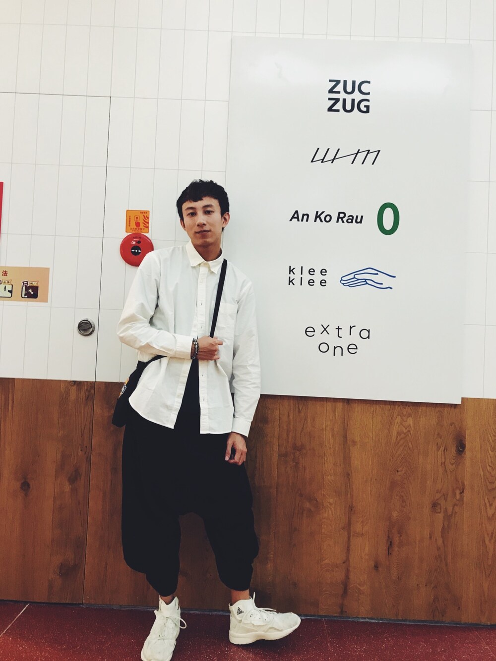 「秋冬」｜「GUのアイテム（シャツ/ブラウス、ホワイト系）」を使った、酥提佐さん（メンズ・174cm）の冬コーディネートの1枚目の写真