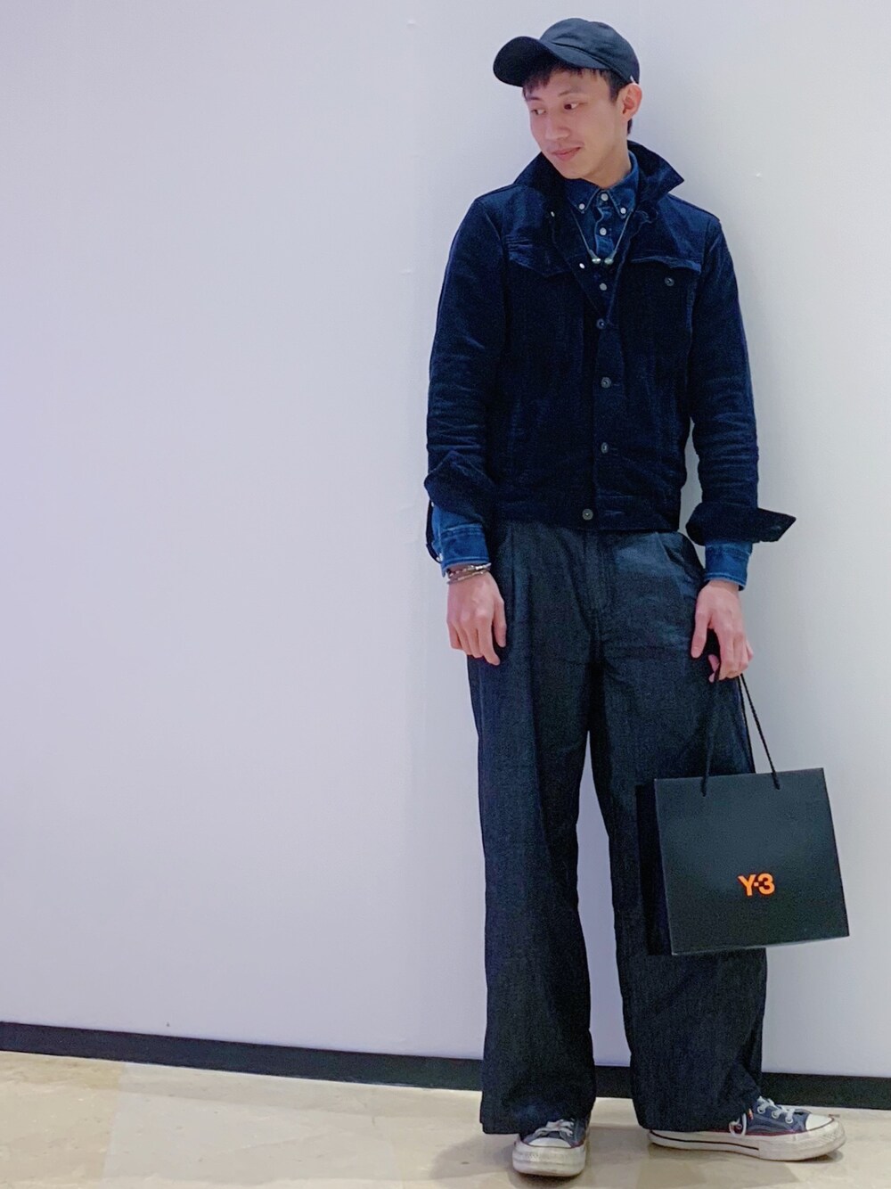 「UNIQLOのアイテム（ブルゾン、ブルー系）」を使った、酥提佐さん（メンズ・174cm）の冬コーディネートの1枚目の写真