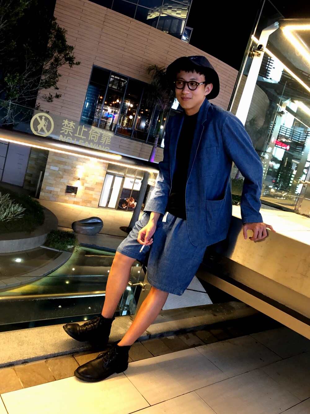 「夏」｜「UNIQLOのアイテム（テーラードジャケット、ブルー系）」を使った、酥提佐さん（メンズ・174cm）の春コーディネートの1枚目の写真