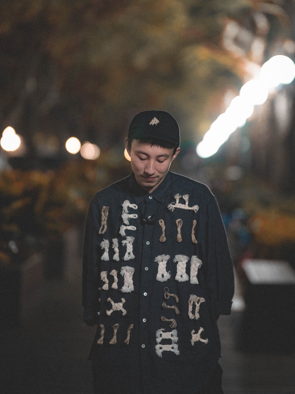 「街头搭配」｜「LOEWEのアイテム（シャツ/ブラウス、ブルー系）」を使った、酥提佐さん（メンズ・175cm）の夏コーディネートの1枚目の写真
