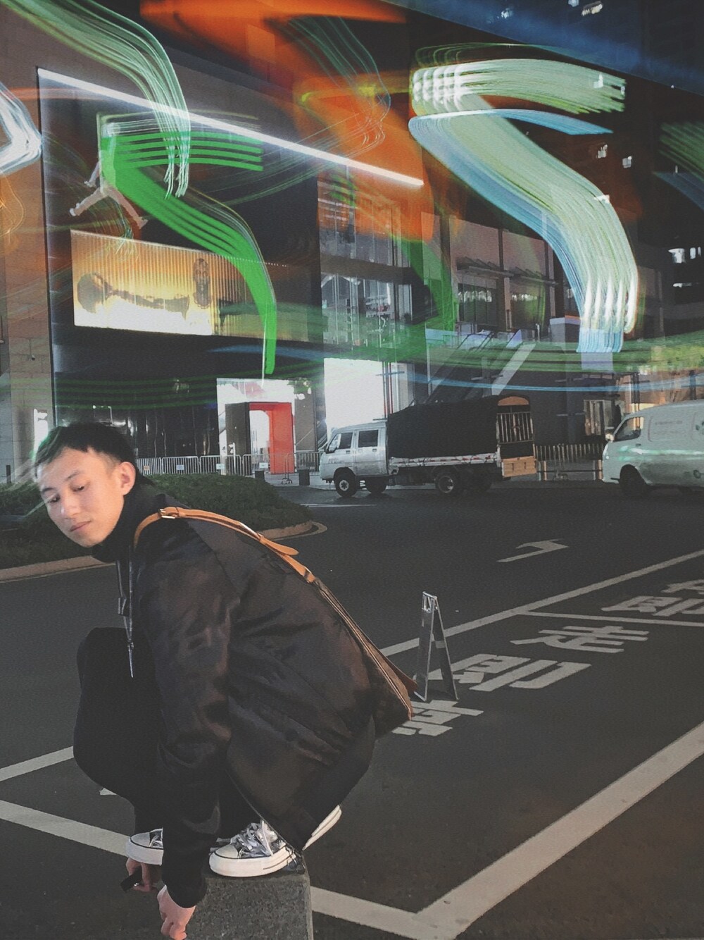 「街头搭配」｜「ZARAのアイテム（ジャケット/アウター、ブラック系）」を使った、酥提佐さん（メンズ・175cm）の春コーディネートの1枚目の写真