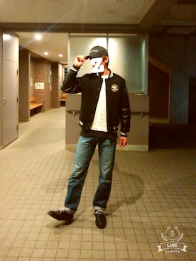 「UNIQLO（ユニクロ）のアイテム（Tシャツ/カットソー、ホワイト系）」を使った、ザンホンさん（メンズ・180cm）の冬コーディネート