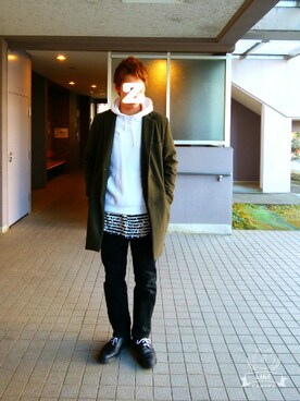 「WEGO（ウィゴー）のアイテム（Tシャツ/カットソー、ブラック系）」を使った、ザンホンさん（メンズ・180cm）の冬コーディネート