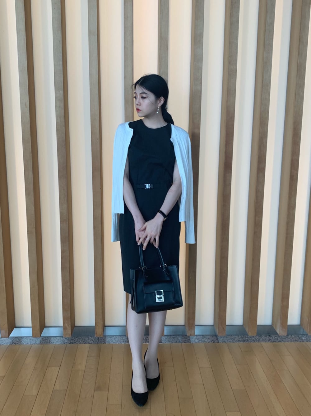 「シンプル、大人コーデ、美術館コーデ、六本木、国立新美術館、ラルフローレン、Ralph Lauren、LAUREN RALPH LAUREN、ootd、休日スタイル」｜「LAUREN RALPH LAURENのアイテム（ワンピース、ブラック系）」を使った、youyiさん（レディース・165cm）の春コーディネートの1枚目の写真