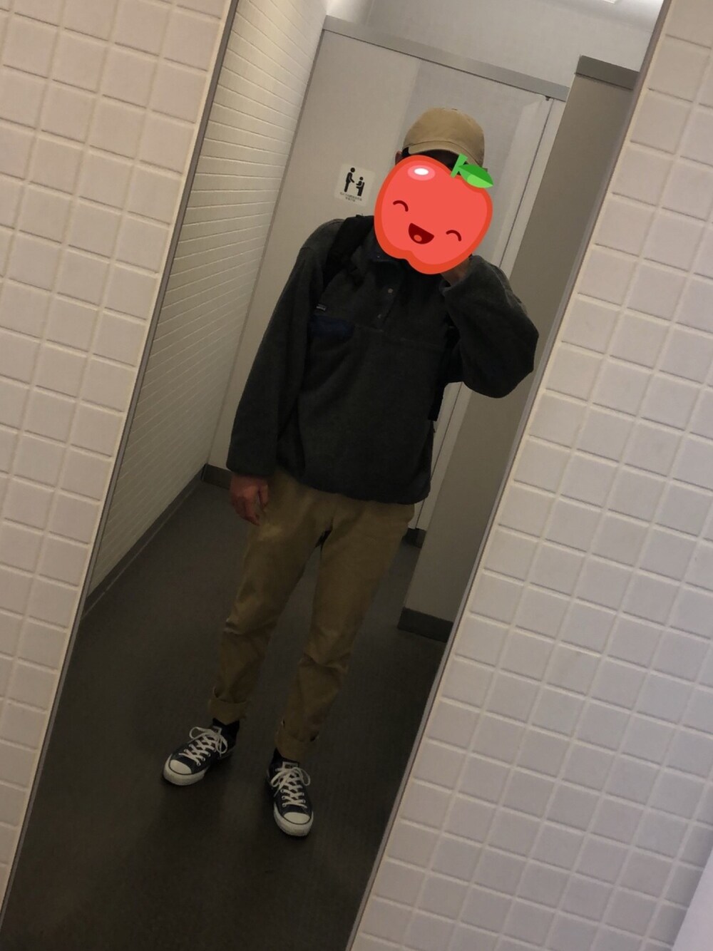 「おしゃれさんと繋がりたい、カジュアルコーデ、patagonia、フリース、converse、ベージュ、キャップ、スポーツミックス、ストリート服が好き」｜「patagoniaのパタゴニア/ メンズ・ライトウェイト・シンチラ・スナップT・プルオーバー（ブルゾン、グレー系）」を使った、イオさん（メンズ・175cm）の秋コーディネートの1枚目の写真