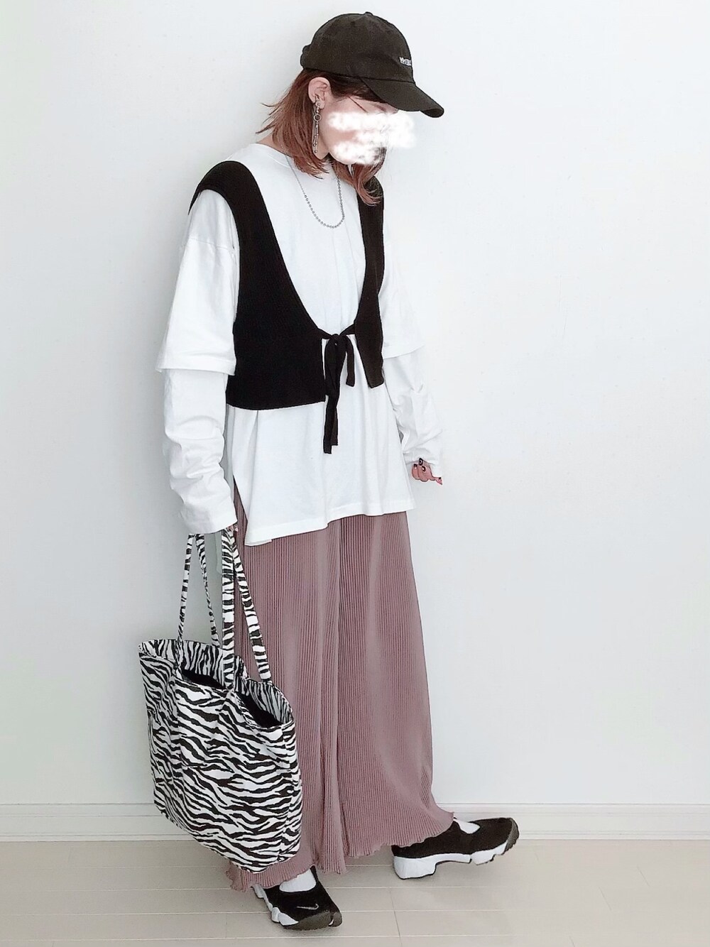 「reca、ビッグシルエット、プチプラ、AmbreNeige、ビスチェ、ベスト、春コーデ、カラーパンツ、プリーツパンツ、ゆるコーデ」｜「recaのカットプリーツイージーパンツ（その他パンツ、ピンク系）」を使った、UMiSatoさん（レディース・163cm）の春コーディネートの1枚目の写真