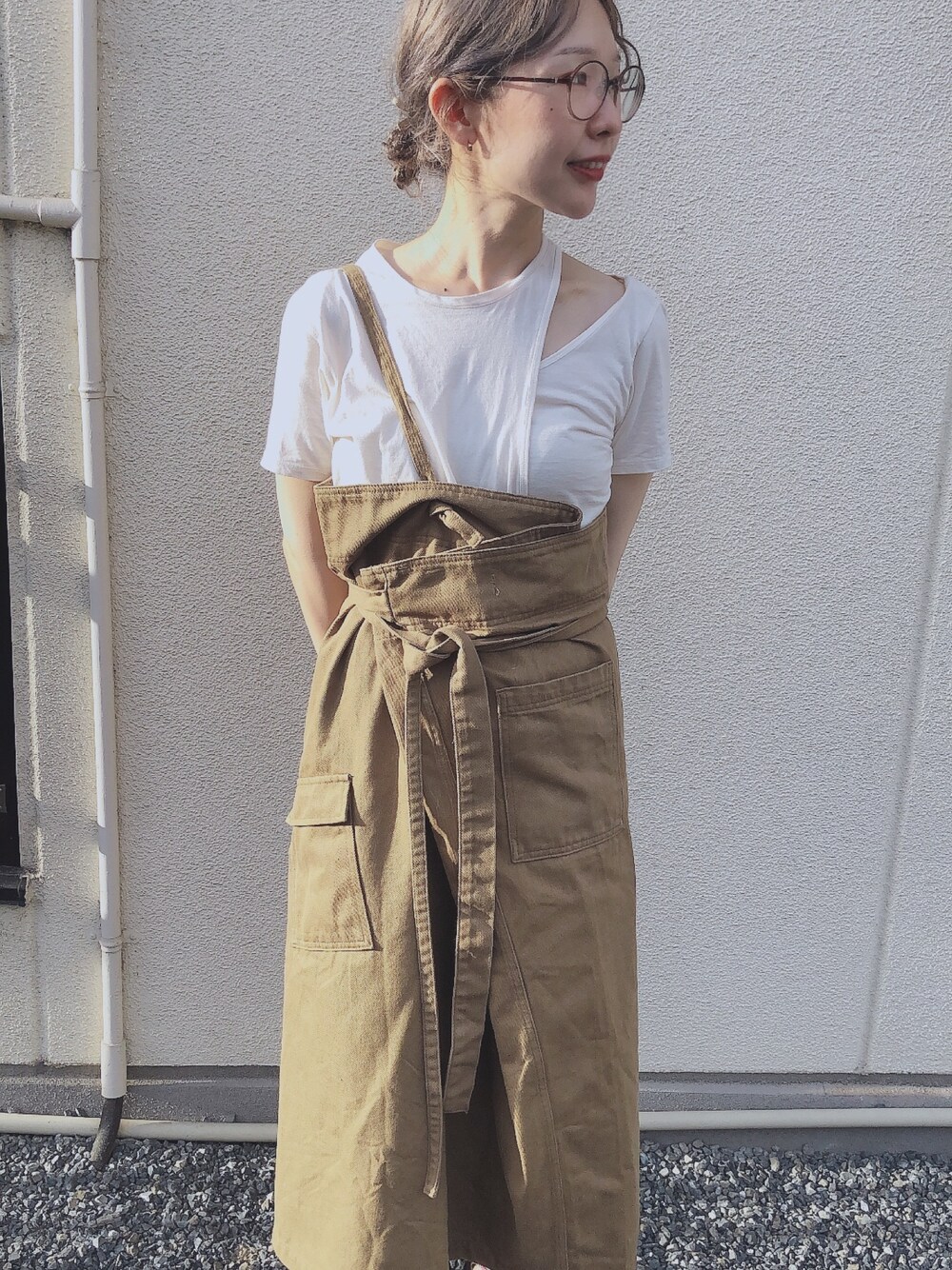 「秋のカフェオレコーデ、大人カジュアル、Tシャツ、Littlesuzie、リトルスージー、丸メガネ、ママコーデ、大人女子、ラクチンコーデ、低身長コーデ」｜「little $uzieのアイテム（スカート、ブラウン系）」を使った、kinokonokoさん（レディース・152cm）の秋コーディネートの1枚目の写真