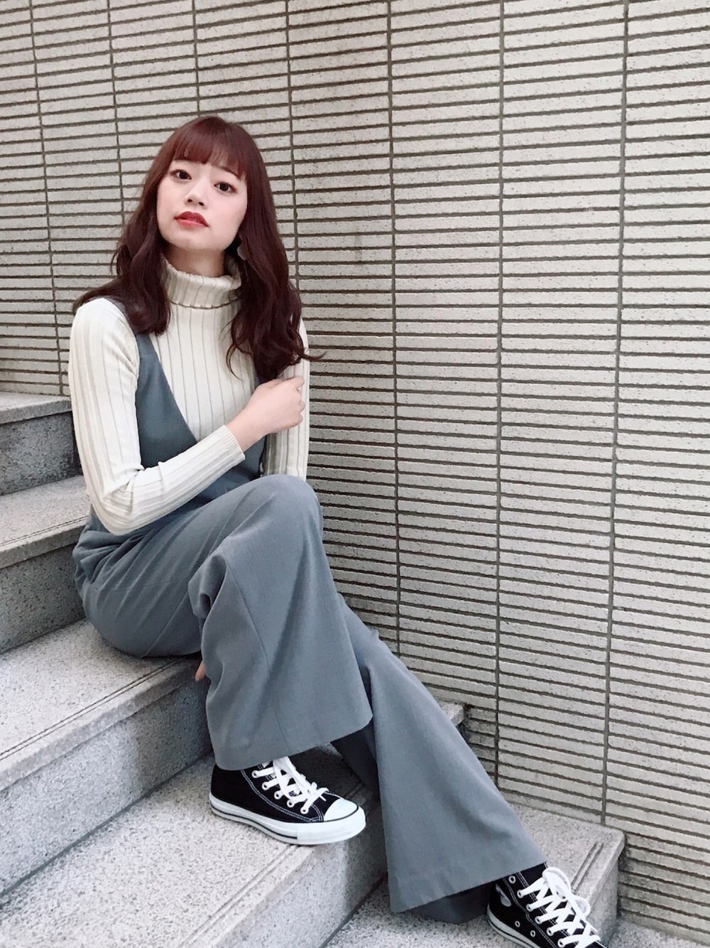 「シンプル、カジュアルコーデ、冬コーデ、プチプラ、オールインワン、fifth、JEANASiS、converse」｜「fifthのフィットニットタートルトップス/リブニット（ニット/セーター、ベージュ系）」を使った、yukari inoueさん（レディース・162cm）の冬コーディネートの1枚目の写真