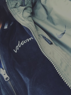 「VOLCOM」｜「アイテム（ナイロンジャケット）」を使った、MIKAさん（レディース・160cm）の冬コーディネート