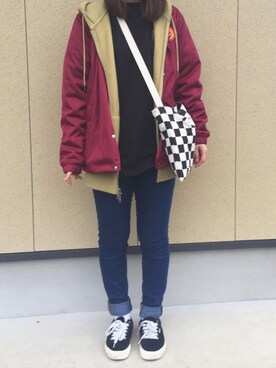 「VOLCOM」｜「アイテム（ナイロンジャケット）」を使った、MIKAさん（レディース・160cm）の冬コーディネート