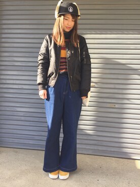 「VOLCOM」｜「アイテム（MA-1）」を使った、MIKAさん（レディース・160cm）の冬コーディネート