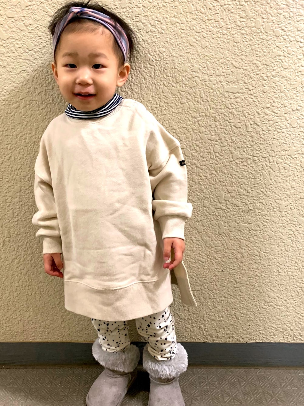 「kids、女の子コーデ、キッズファッション、ビッグシルエット、プティマイン」｜「UNIQLOのヒートテックタートルネックT（ボーダー・長袖）（その他アンダーウェア/インナー、ブルー系）」を使った、Elleさん（キッズ・80cm）の冬コーディネートの1枚目の写真
