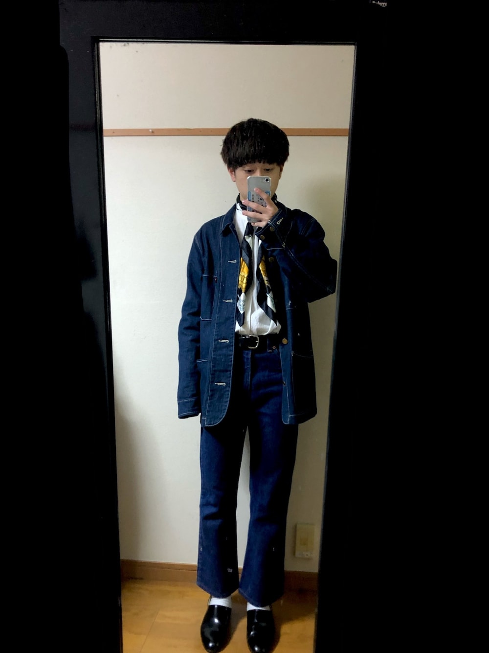 「お洒落さんとつながりたい、古着好きな人と繋がりたい、スカーフ、スカーフアレンジ、リーバイス、リーバイス517、カバーオール、セットアップ、カジュアル」｜「Levi'sのエンジニアコート-インディゴ（カバーオール、ブルー系）」を使った、きのこさんさん（メンズ・167cm）の冬コーディネートの1枚目の写真