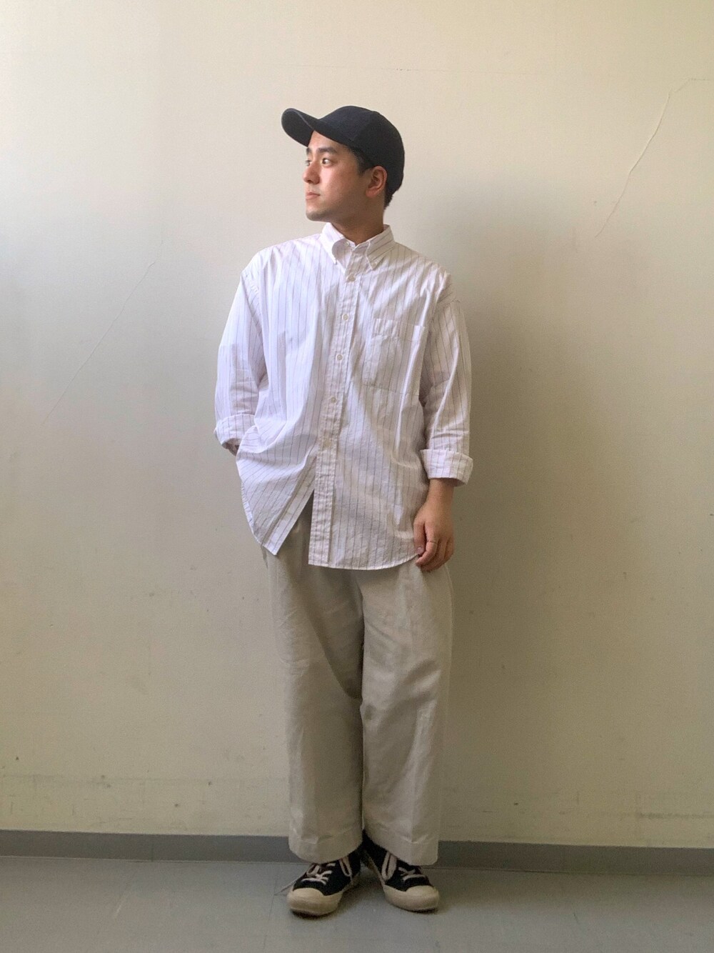 「今日のコーデ、春コーデ、シンプル、オーバーサイズ、低身長、ワイドパンツ、ワントーンコーデ、URBAN RESEARCH DOORS、FORK&SPOON、graphpaper」｜「Graphpaperのアイテム（シャツ/ブラウス、ホワイト系）」を使った、Tatsuki Satoさん（メンズ・163cm）の春コーディネートの1枚目の写真