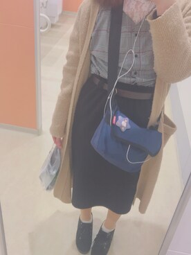 「アイテム（メッセンジャーバッグ、ブルー系）」を使った、AKIRINさん（レディース・163cm）の春コーディネート