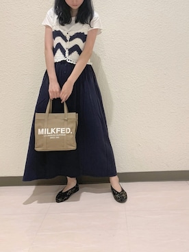 「MILKFED.」｜「アイテム（ジャンパースカート）」を使った、小南知世さん（レディース・153cm）の夏コーディネート