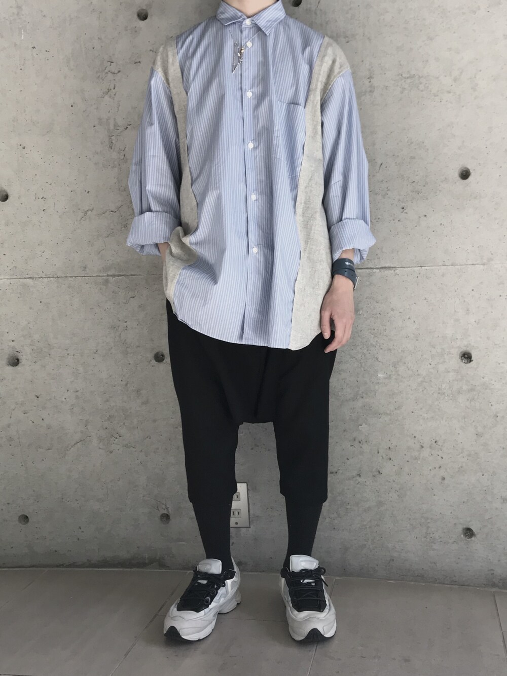 「COMME des GARCONS、COMME des GARCONS HOMME PLUS、BLACKcommedesgarcons、RAF SIMONS、adidasbyrafsimons、ozweego、CHRISTIAN DADA、AMBUSH」｜「COMME des GARCONS HOMME PLUSのアイテム（シャツ/ブラウス、ブルー系）」を使った、ささみさん（メンズ・165cm）の春コーディネートの1枚目の写真