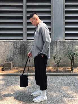 「ho2_official_のアイテム（チノパンツ、ブラック系）」を使った、董奕迅さん（メンズ・173cm）の夏コーディネート