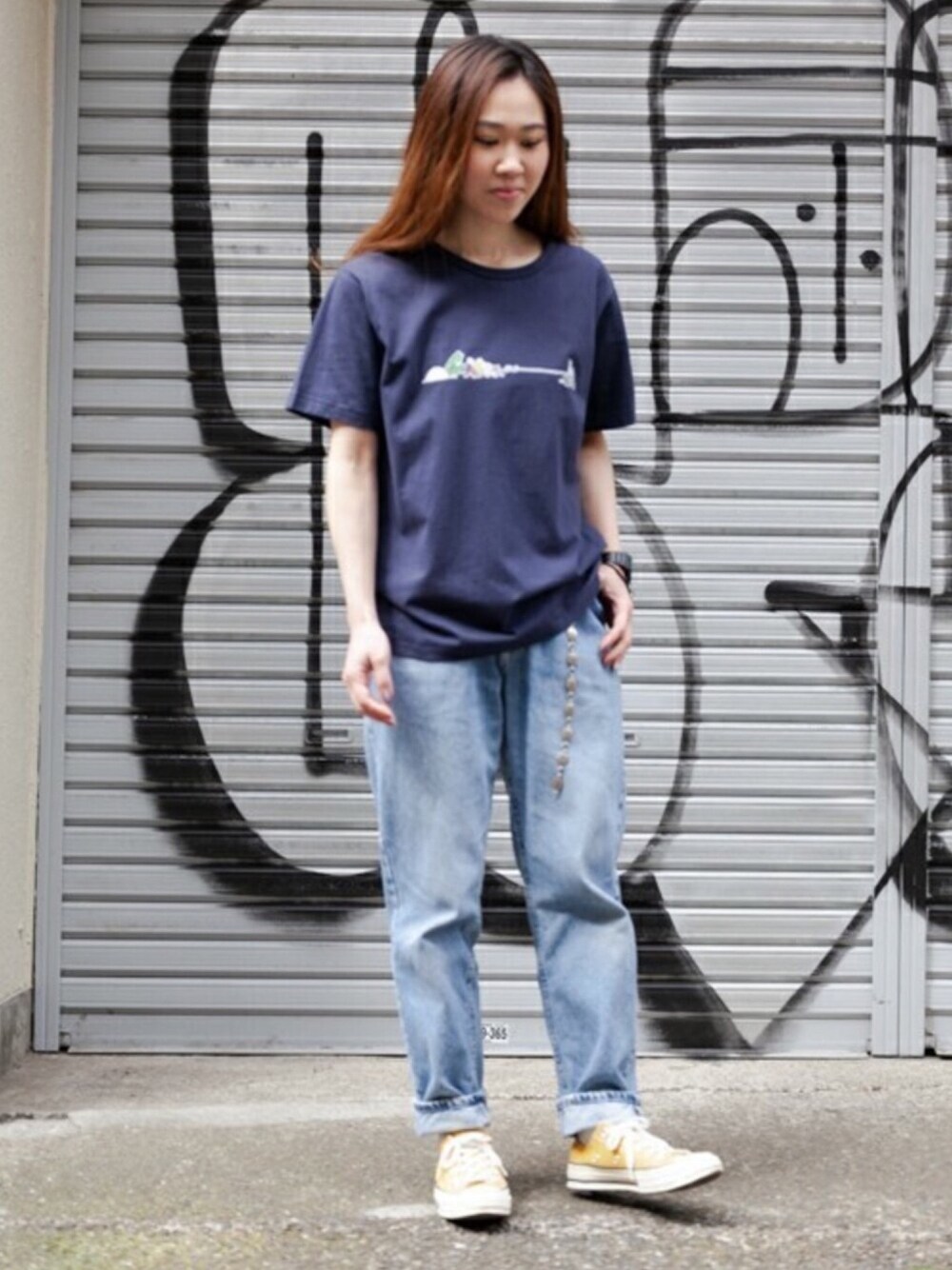 「grn、Tシャツ、夏コーデ、オトナカジュアル、デニムパンツ、スニーカー、カジュアル、シンプルコーデ」｜「grnの●◇30柄(+WEB限定2柄)天竺プリントTシャツ（Tシャツ/カットソー、その他）」を使った、grnさん（メンズ・159cm）の春コーディネートの1枚目の写真