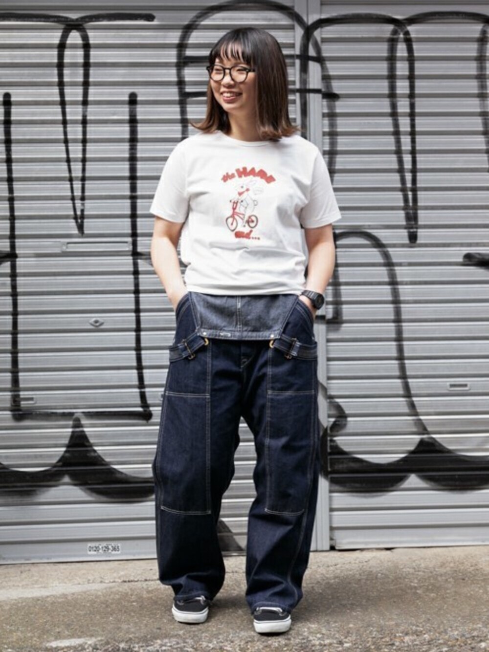 「grn、シンプル、オーバーオール、Tシャツ、オーバーサイズ、夏コーデ、スニーカー、バックプリント、動物モチーフ、カジュアル」｜「grnの●◇30柄(+WEB限定2柄)天竺プリントTシャツ（Tシャツ/カットソー、その他）」を使った、grnさん（レディース・170cm）の春コーディネートの1枚目の写真