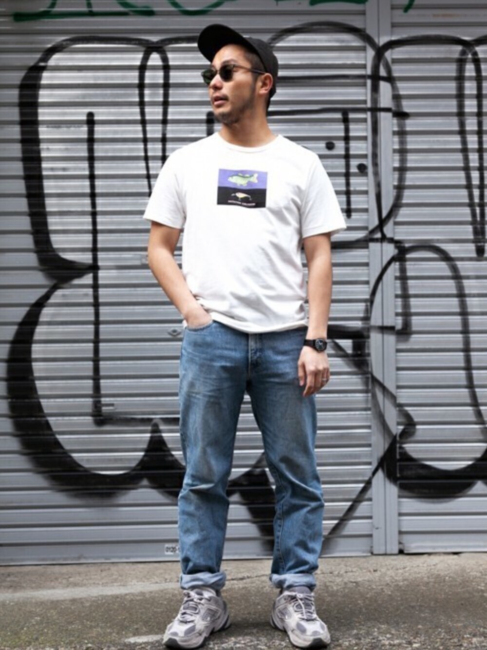 「grn、Tシャツ、夏コーデ、スニーカーコーデ、カジュアルコーデ、古着、デニム、シンプル、プリントT、白Tシャツ」｜「grnの●◇30柄(+WEB限定2柄)天竺プリントTシャツ（Tシャツ/カットソー、その他）」を使った、grnさん（メンズ・168cm）の春コーディネートの1枚目の写真