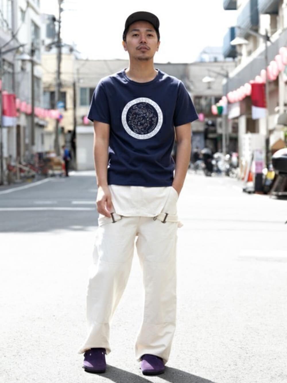 「grn、休日スタイル、シンプルコーデ、カジュアルコーデ、Tシャツ、夏コーデ、モノトーンコーデ、キャップ」｜「grnの●◇30柄(+WEB限定2柄)天竺プリントTシャツ（Tシャツ/カットソー、その他）」を使った、grnさん（メンズ・180cm）の春コーディネートの1枚目の写真