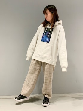 「JUNRED（ジュンレッド）のDAIKI NAKAMURA コラボグラフィックプルパーカー（パーカー）」を使った、KONOMIさん（レディース・158cm）の秋コーディネート