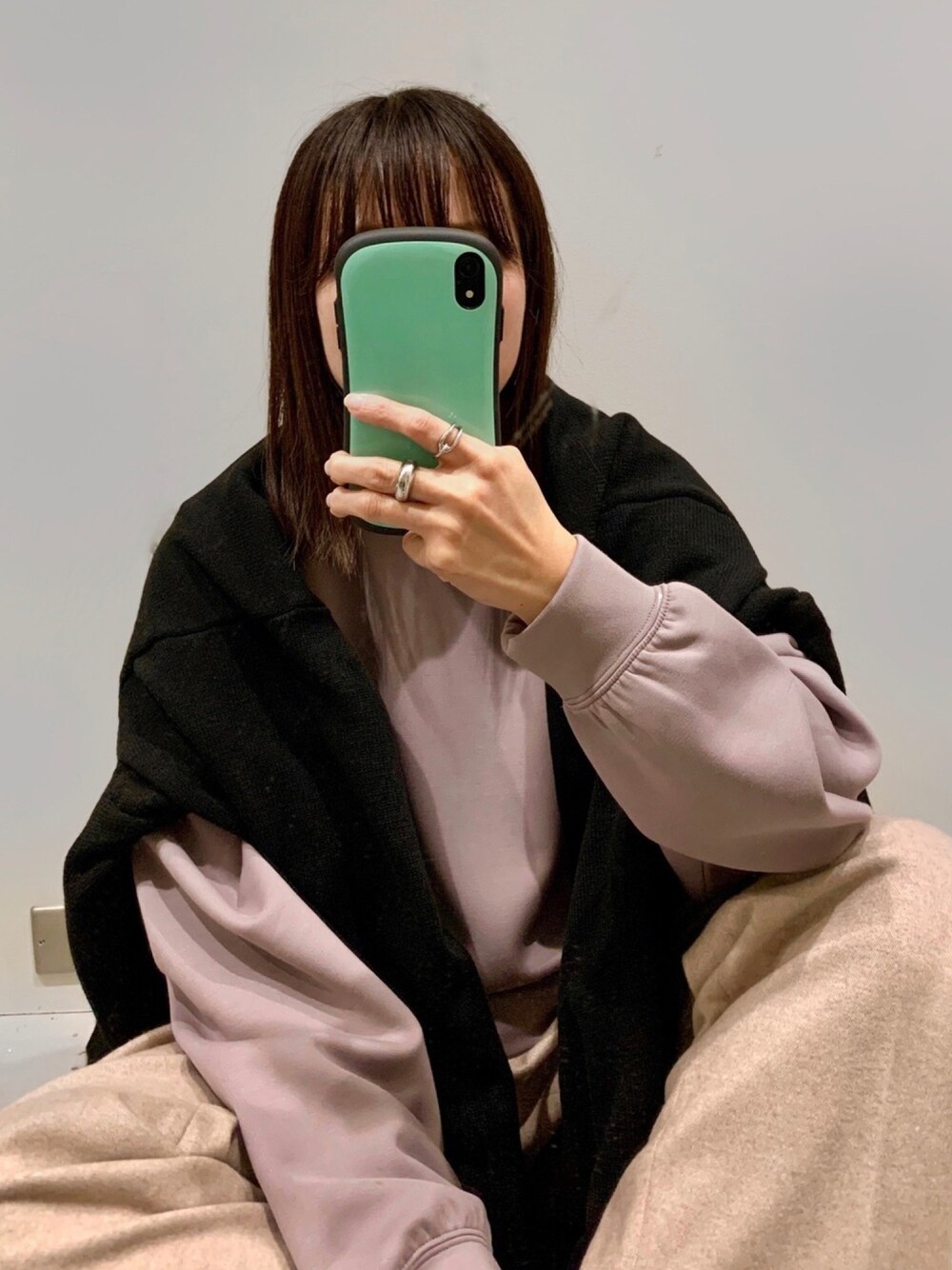 「おうちファッション、部屋着、スウェット、Junred、ゆるコーデ、ワイドパンツ、ニット、カジュアル、シンプル」｜「JUNREDの【ルーズシルエット】ソフトスウェットモックネック（スウェット、ピンク系）」を使った、KONOMIさん（レディース・158cm）の冬コーディネートの1枚目の写真