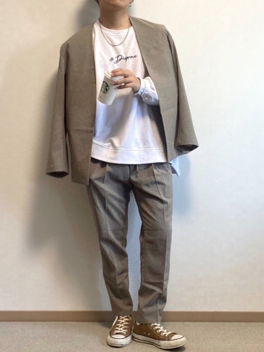 「リラックススタイル、セットアップ、ストリート、スニーカー、ロゴT、ハイウエスト、シンプルコーデ、休日コーデ、春夏コーデ、ハイカットスニーカー」｜「ADAM ET ROPE'の《WEB限定》【RIRANCHA】吸水速乾 ノーカラーイージー セットアップ/Quickdry（セットアップ、ベージュ系）」を使った、Rikuto©️1999さん（メンズ・165cm）の夏コーディネートの1枚目の写真