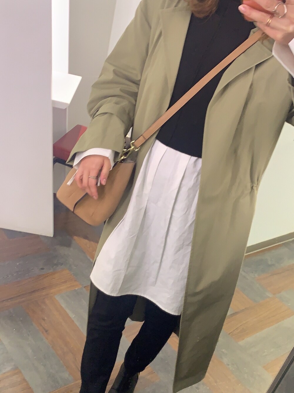 「オトナ女子、お出かけコーデ」｜「mysticのバックスリットヘンリーシャツ（シャツ/ブラウス、ホワイト系）」を使った、chisamina☺︎さん（レディース・158cm）の冬コーディネートの1枚目の写真