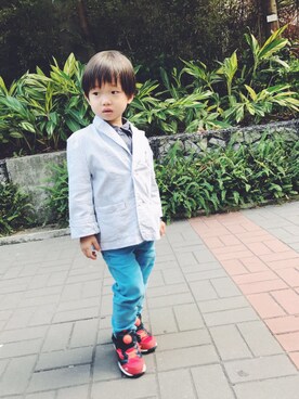 「Guess（ゲス）のアイテム（パンツ）」を使った、Cedric Kwongさん（キッズ・100cm）の冬コーディネート
