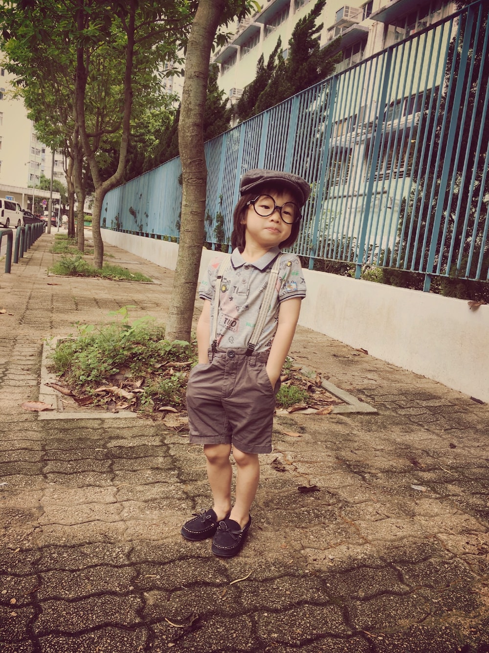 「hkkidsfashion、hkboy、hkkids、kidsfashion、kids、kidzfashion、naughtyboy、cedrickwong、樂樂」｜「H&Mのアイテム（カーゴパンツ、その他）」を使った、Cedric Kwongさん（キッズ・100cm）の夏コーディネートの1枚目の写真